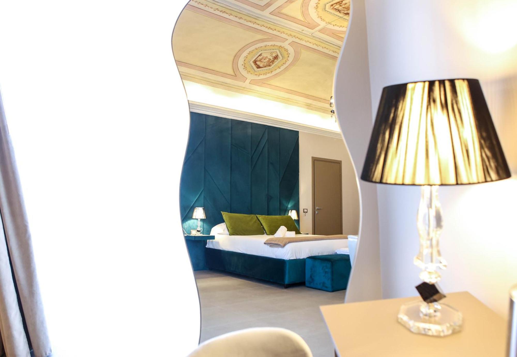 B&B Suites&Rooms Piazza Dei Martiri คาตาเนีย ภายนอก รูปภาพ