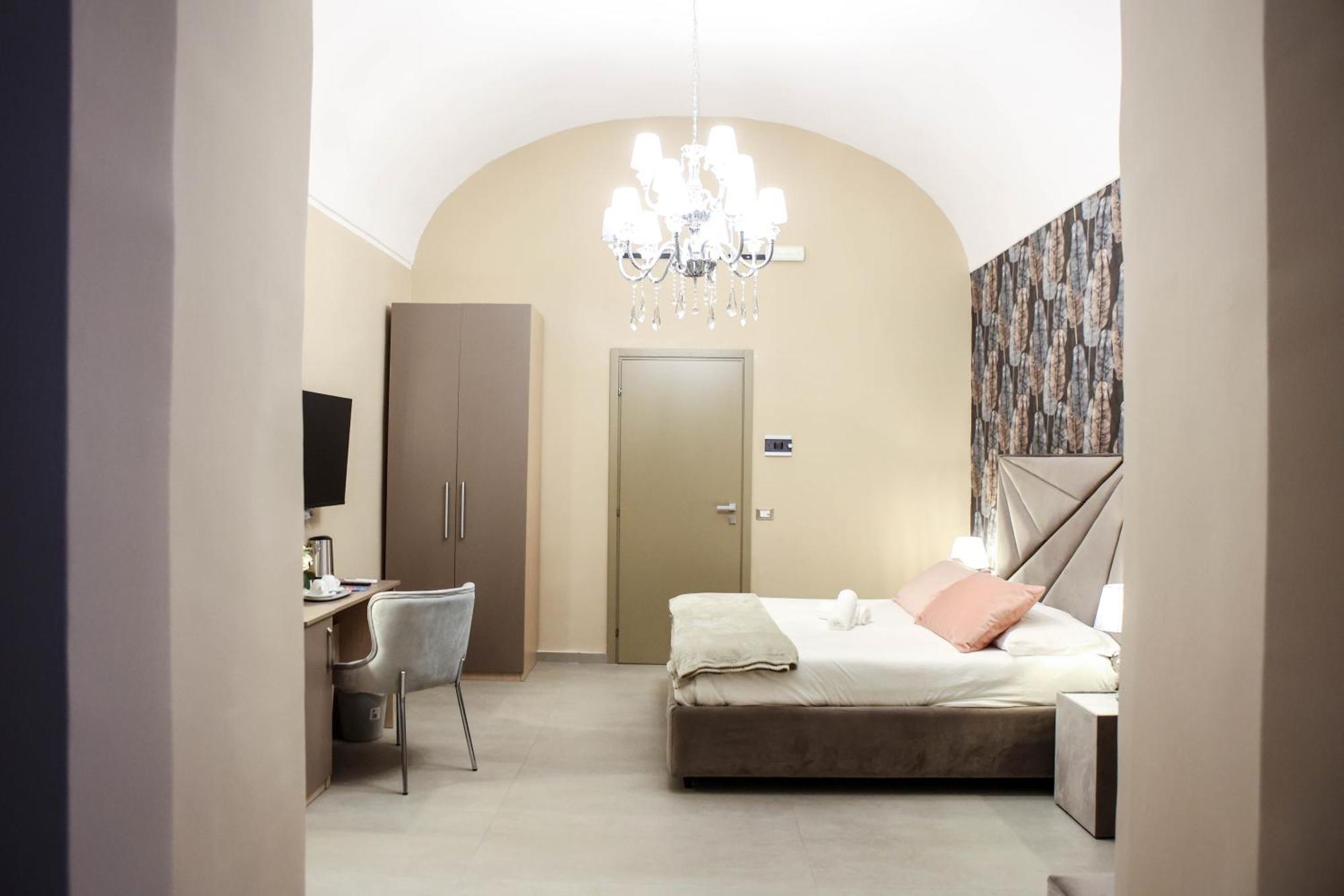 B&B Suites&Rooms Piazza Dei Martiri คาตาเนีย ภายนอก รูปภาพ