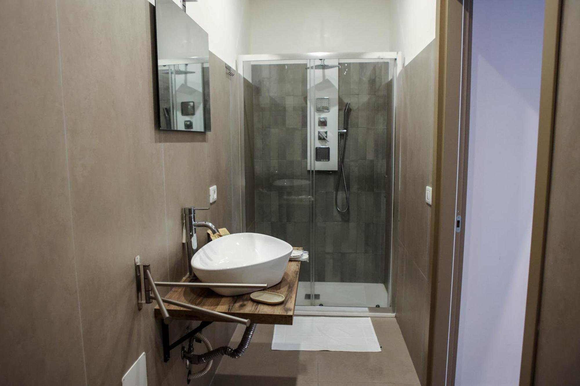 B&B Suites&Rooms Piazza Dei Martiri คาตาเนีย ภายนอก รูปภาพ
