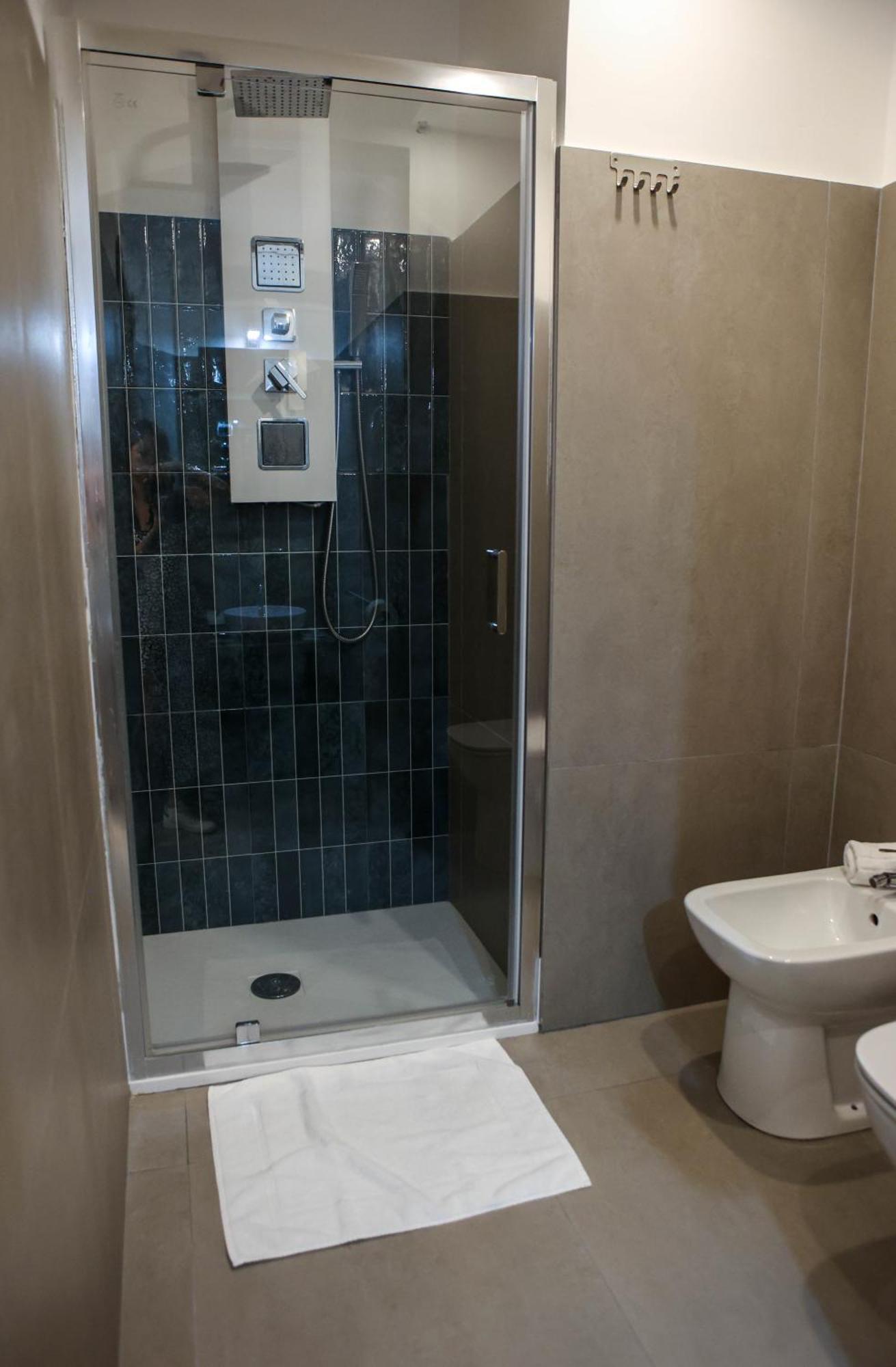 B&B Suites&Rooms Piazza Dei Martiri คาตาเนีย ภายนอก รูปภาพ