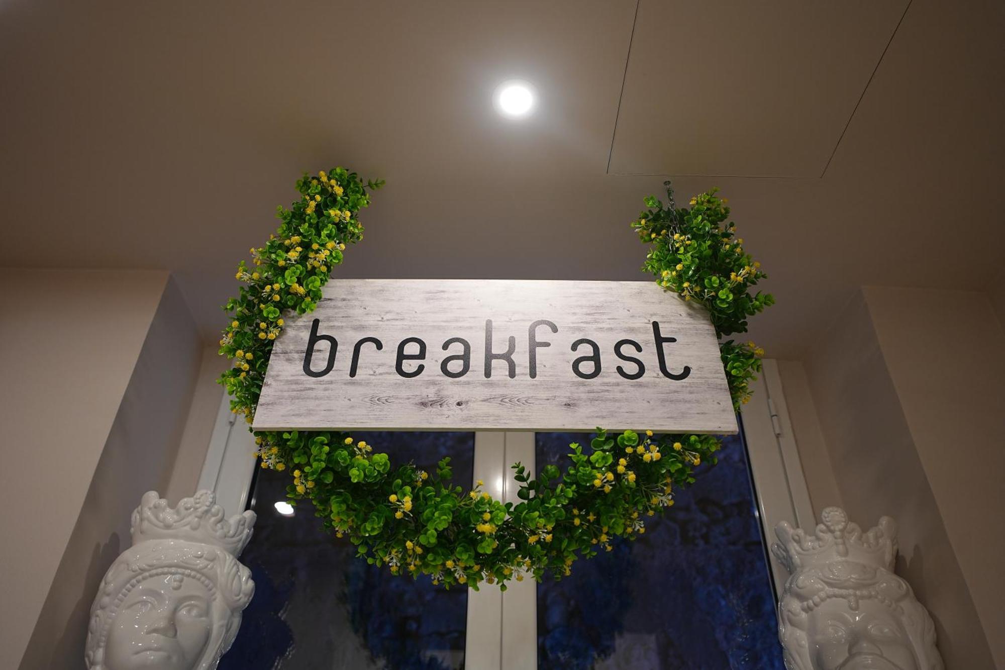 B&B Suites&Rooms Piazza Dei Martiri คาตาเนีย ภายนอก รูปภาพ