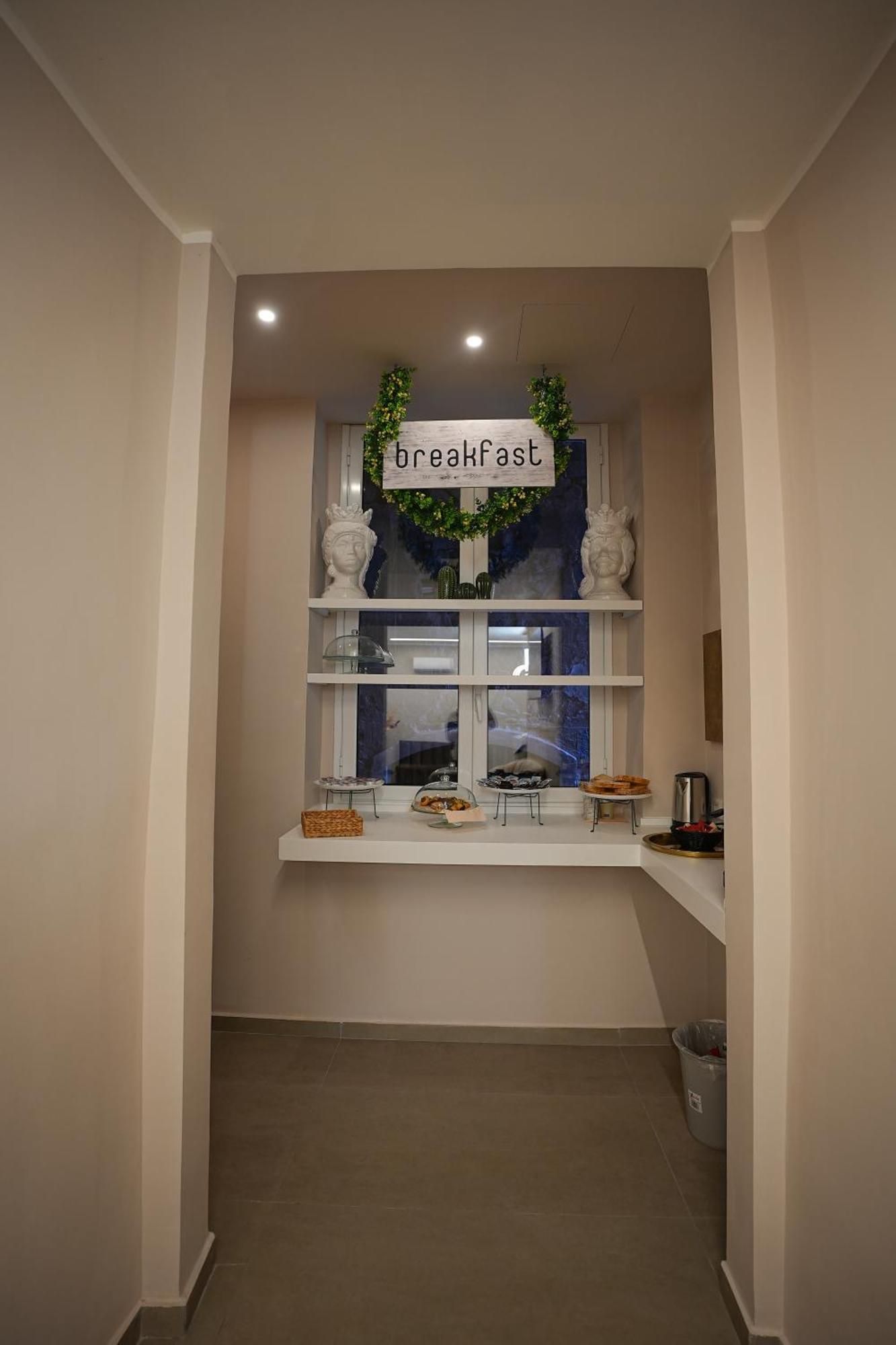 B&B Suites&Rooms Piazza Dei Martiri คาตาเนีย ภายนอก รูปภาพ