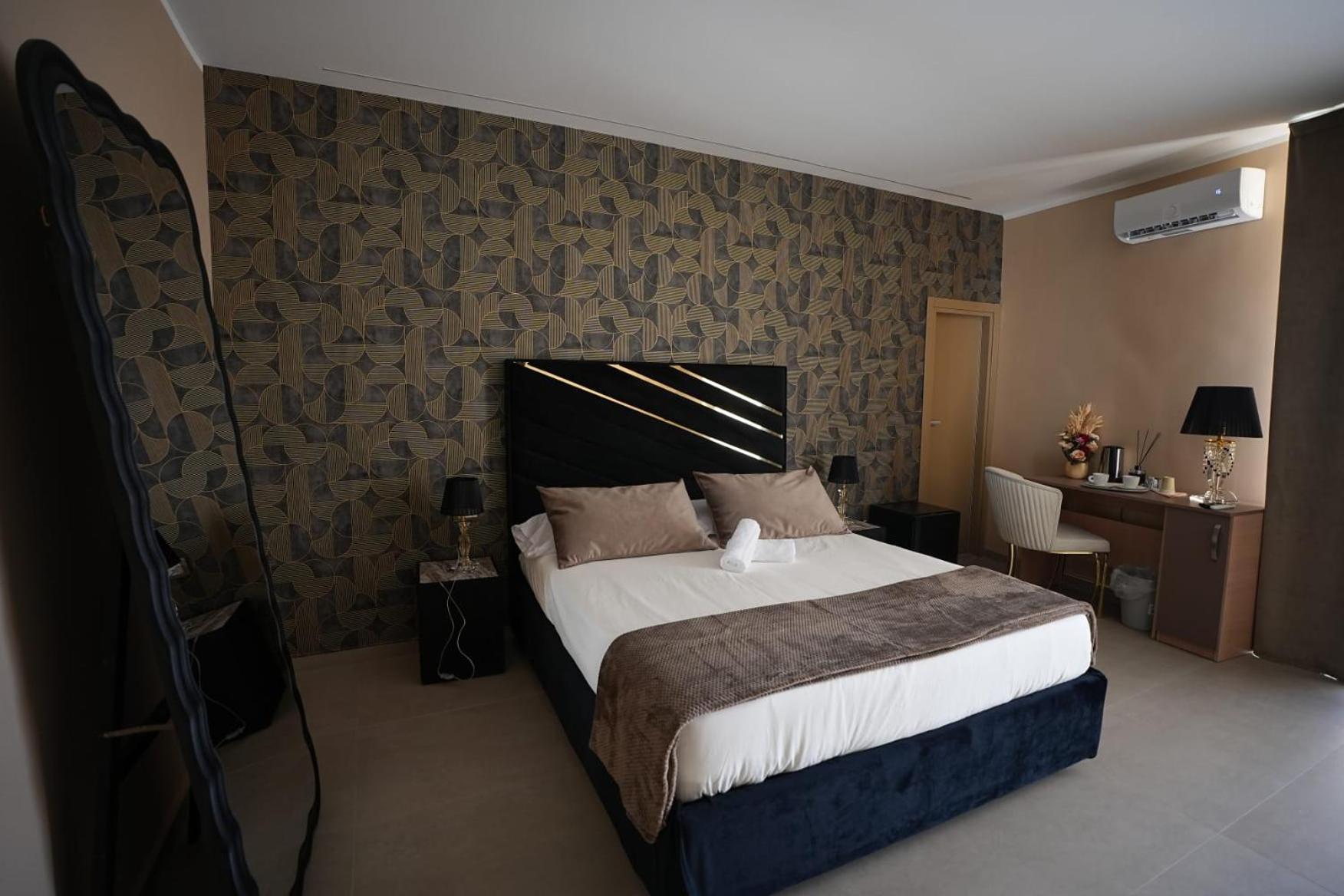 B&B Suites&Rooms Piazza Dei Martiri คาตาเนีย ภายนอก รูปภาพ